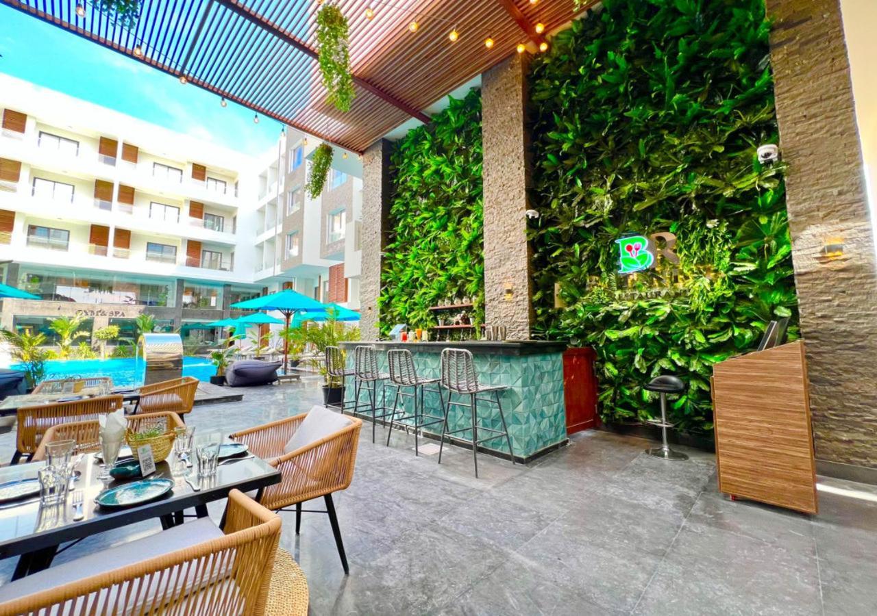 Sanctuary Sunlit Hurghada Haven With 4 Pools, Rooftop Sunsets & Gourmet Bites Steps Away Exterior photo