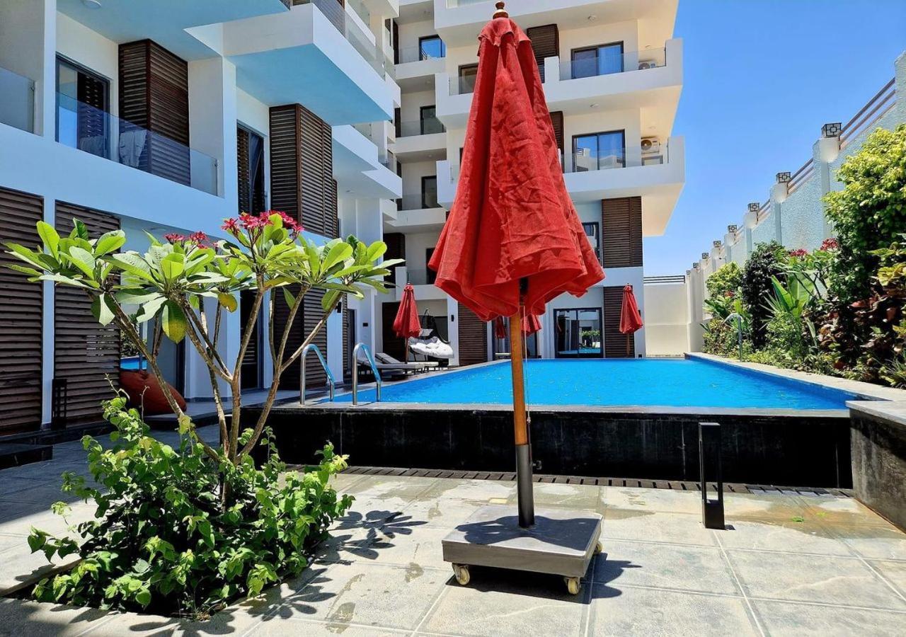 Sanctuary Sunlit Hurghada Haven With 4 Pools, Rooftop Sunsets & Gourmet Bites Steps Away Exterior photo