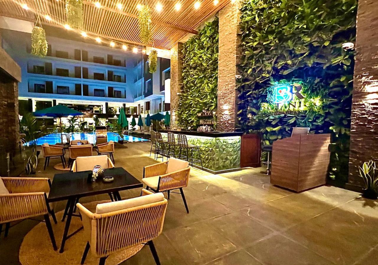 Sanctuary Sunlit Hurghada Haven With 4 Pools, Rooftop Sunsets & Gourmet Bites Steps Away Exterior photo